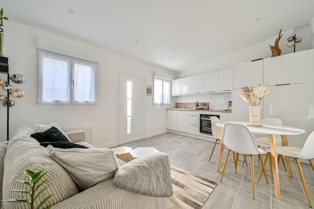 La Parenthese Apartment Claye Souilly Bagian luar foto